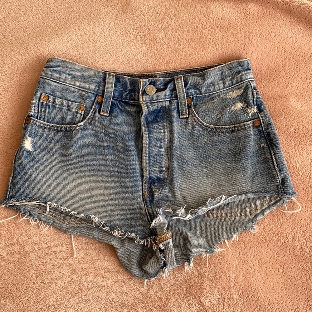 501 LEVIS SHORTS